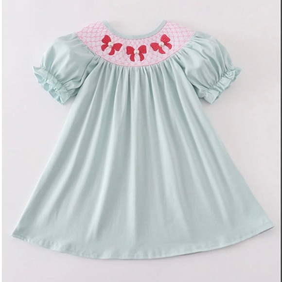 Abby & Evie Other - NWT Abby & Evie Girls Smocked Bishop Dress Bows Pearl Accents Size 7
